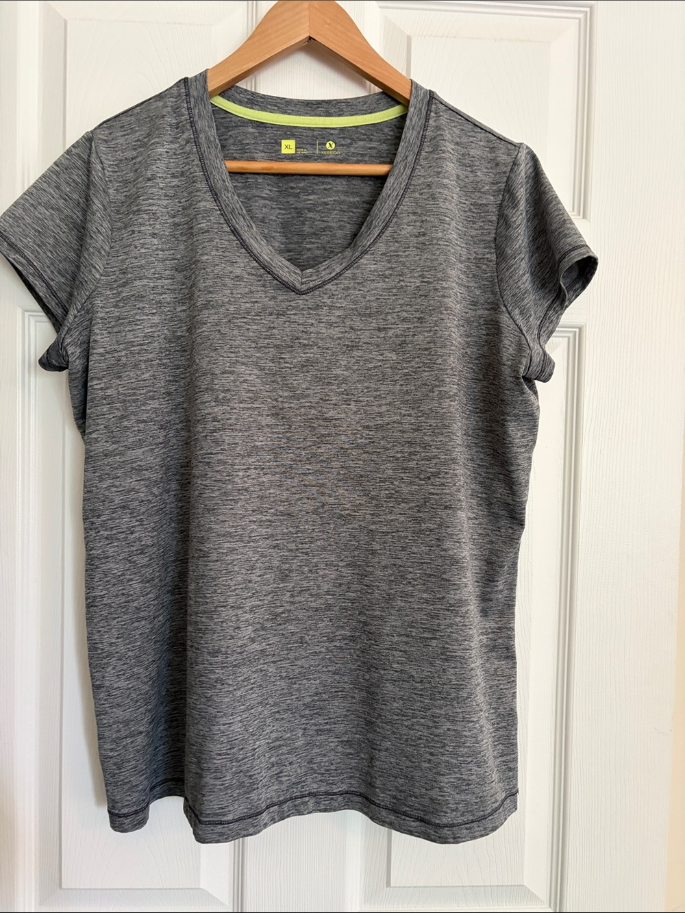 Women’s Xersion Heather Gray V-Neck Short Sleeve Top, size XL